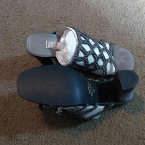 Shoes - Picture 1 of 3